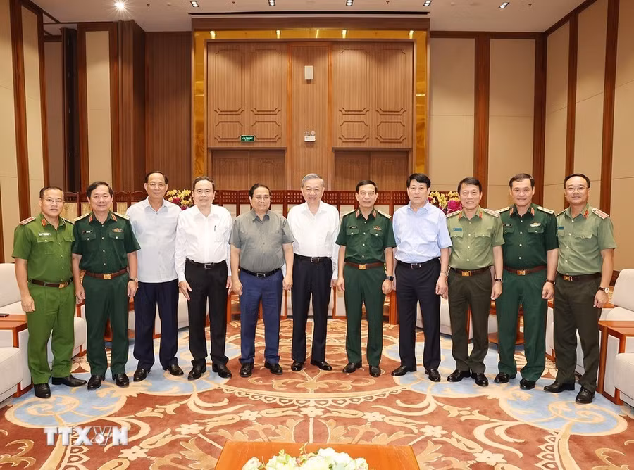 Tổng Bí thư, Chủ tịch nước Tô Lâm cùng các lãnh đạo Đảng, Nhà nước dự gặp mặt nhân Kỷ niệm 79 năm Ngày truyền thống Công an nhân dân. (Ảnh: Trí Dũng/TTXVN) Tổng Bí thư, Chủ tịch nước Tô Lâm cùng các lãnh đạo Đảng, Nhà nước dự gặp mặt nhân Kỷ niệm 79 năm Ngày truyền thống Công an nhân dân. (Ảnh: Trí Dũng/TTXVN)
