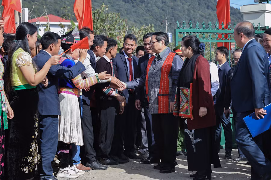 Thủ tướng Chính phủ Phạm Minh Chính dự Ngày hội Đại đoàn kết toàn dân tộc liên khu dân cư các bản thuộc xã Sà Dề Phìn, huyện Sìn Hồ, tỉnh Lai Châu - Ảnh: VGP/Nhật Bắc