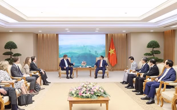 Thủ tướng Phạm Minh Chính tiếp Đặc phái viên của Tổng thống Hoa Kỳ về Khí hậu John Kerry. (Ảnh: Dương Giang/TTXVN)