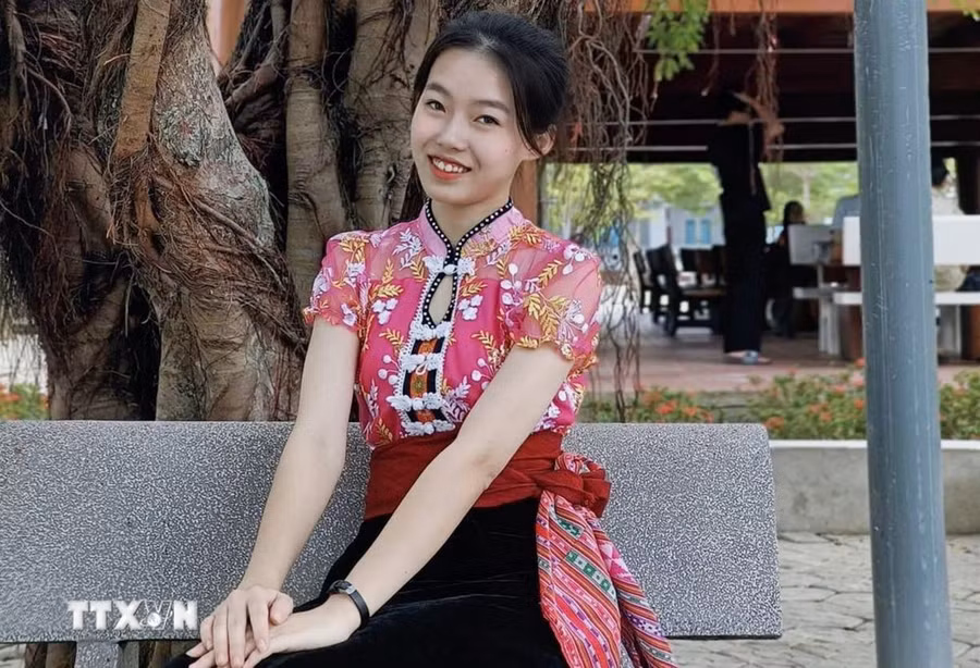 Tân thủ khoa khối C toàn quốc Lương Thị Hồng Thu. (Ảnh: TTXVN phát) Tân thủ khoa khối C toàn quốc Lương Thị Hồng Thu. (Ảnh: TTXVN phát)