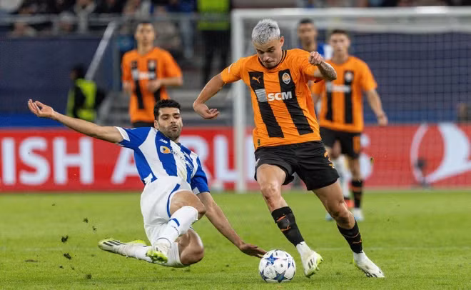 Trận Porto và Shakhtar Donetsk hứa hẹn sẽ rất căng thẳng khi mà cơ hội vẫn chia đều cho cả hai đội. (Nguồn: UEFA) Trận Porto và Shakhtar Donetsk hứa hẹn sẽ rất căng thẳng khi mà cơ hội vẫn chia đều cho cả hai đội. (Nguồn: UEFA)