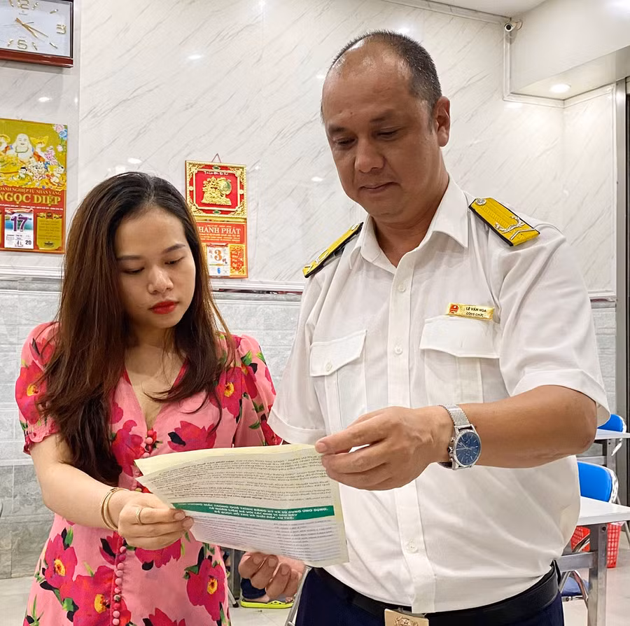 Các đội thuế tập trung tuyên truyền phổ biến chính sách giảm tiền thuê đất cho các đối tượng thụ hưởng. Ảnh: Sơn Ca