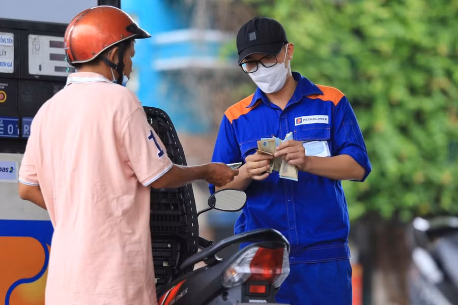 Giá xăng có thể tăng mạnh trong phiên điều chỉnh tới. Ảnh: Petrolimex