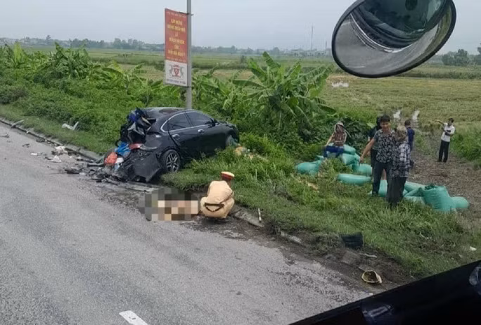 Hiện trường vụ tai nạn khiến một chiến sĩ CSGT Công an tỉnh Hà Nam hy sinh.