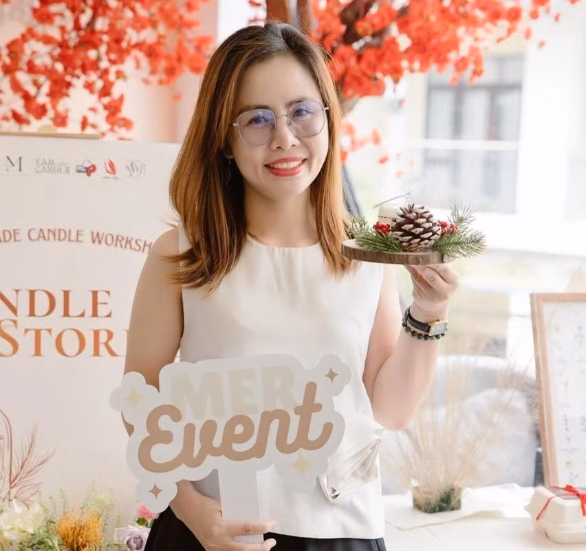 Cô My yêu những món quà handmade. Ảnh: GIA THƯ Cô My yêu những món quà handmade. Ảnh: GIA THƯ