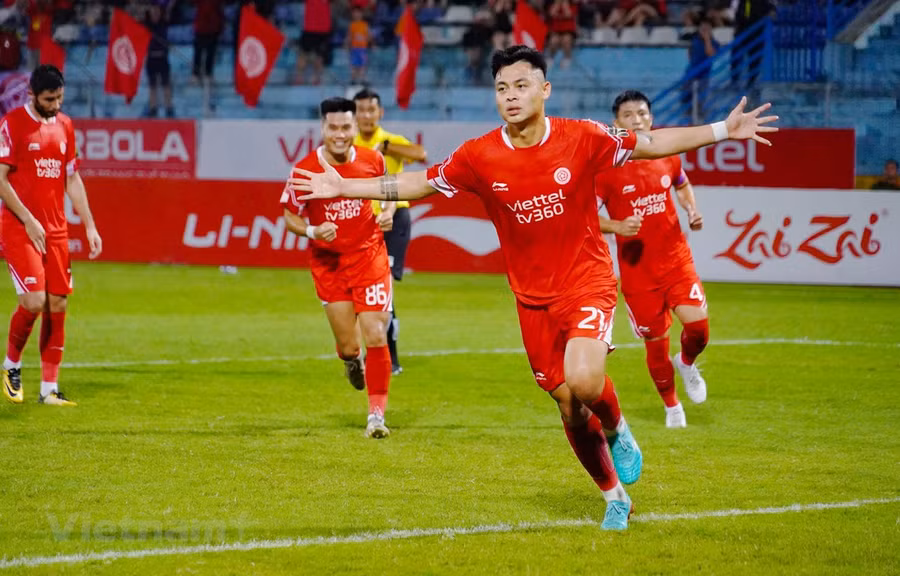 Bàn thắng ở thời gian bù giờ thứ ba của tiền vệ Nguyễn Đức Chiến giúp Viettel giành quyền vào chơi trận Chung kết Cúp Quốc gia 2023. (Ảnh: Việt Anh/Vietnam+)