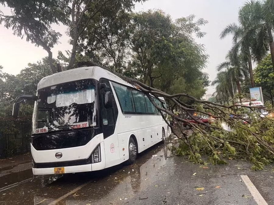 Bão rất nguy hiểm, người dân nên ở nhà ngày 7-9