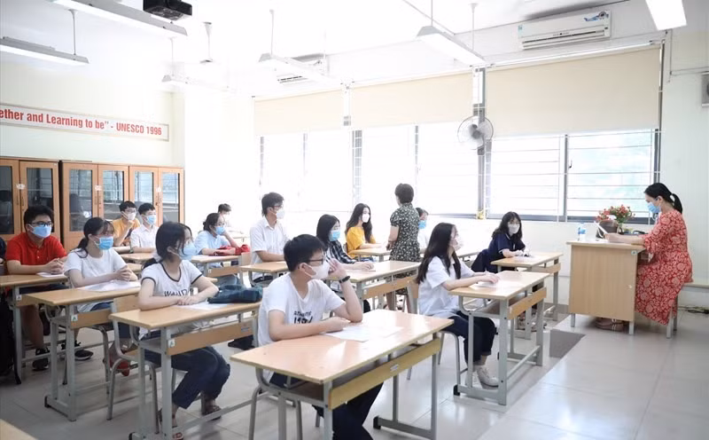 Gần 2.500 giáo viên Hà Nội nêu nguyện vọng mong muốn được thành phố xem xét thăng hạng chức danh nghề nghiệp. Ảnh: Vân Trang Gần 2.500 giáo viên Hà Nội nêu nguyện vọng mong muốn được thành phố xem xét thăng hạng chức danh nghề nghiệp. Ảnh: Vân Trang