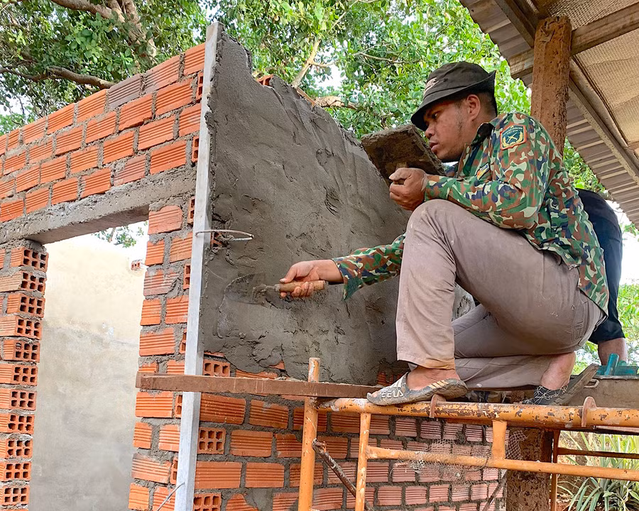 Nhiều lao động DTTS đã vận dụng hiệu quả kiến thức và kỹ năng sau học nghề, có được nguồn thu nhập ổn định. Ảnh: Mộc Trà