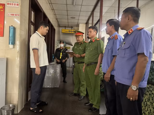 Đọc lệnh khởi tố, bắt giam bị can Lê Dương, con trai ông Lê Đức Thành. CÔNG AN ĐỒNG NAI CUNG CẤP