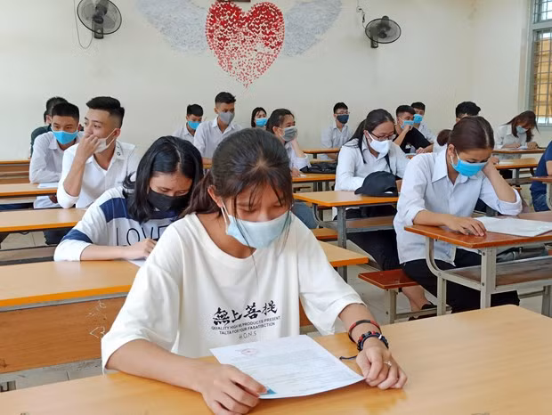 Thi sinh dự thi tốt nghiệp trung học phổ thông. (Ảnh: Phạm Mai/Vietnam+) Thi sinh dự thi tốt nghiệp trung học phổ thông. (Ảnh: Phạm Mai/Vietnam+)
