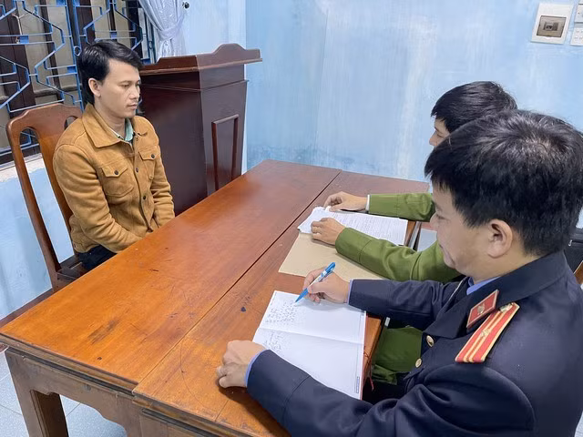 Bị can Trần Duy Pháp tại cơ quan công an. Ảnh Công an cung cấp