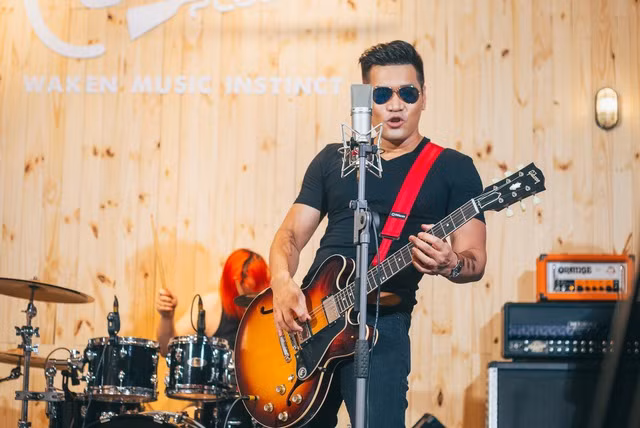 Tạ Quang Thắng hát rock chuyện Sơn Tinh Thủy Tinh