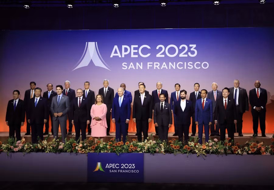 Chủ tịch nước Võ Văn Thưởng với các Nhà lãnh đạo kinh tế APEC. (Ảnh: Thống Nhất/TTXVN)