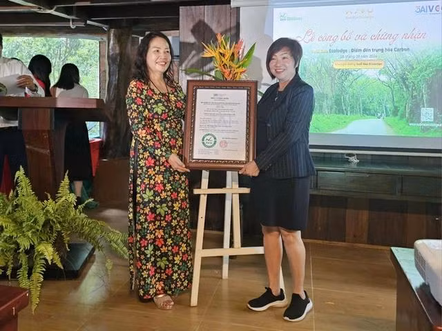 Trao chứng nhận điểm đến trung hòa carbon cho Suối Rao Ecolodge