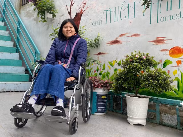 Nữ sinh ngồi xe lăn quyết trở lại trường viết tiếp ước mơ - Ảnh 2. ... kể từ sau khi Mơ gặp tai nạn hồi cuối năm 2019 khiến em phải ngồi xe lăn