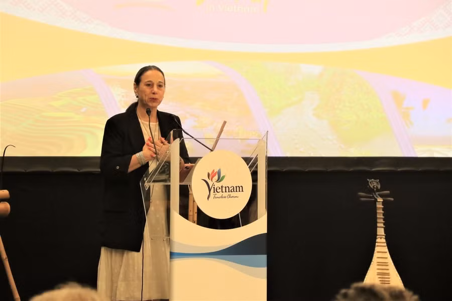 Bà Alessandra Priante, Giám đốc Cơ quan du lịch quốc gia Italy (ENIT) phát biểu tại chương trình giới thiệu du lịch Việt Nam. (Ảnh: Trường Dụy/TTXVN) Bà Alessandra Priante, Giám đốc Cơ quan du lịch quốc gia Italy (ENIT) phát biểu tại chương trình giới thiệu du lịch Việt Nam. (Ảnh: Trường Dụy/TTXVN)