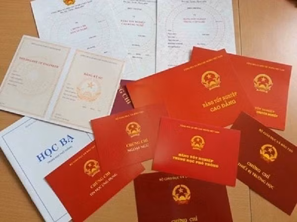 UBND TP Bảo Lộc yêu cầu điều tra, chấm dứt hợp đồng đối với 13 người nghi sử dụng chứng chỉ giả. Ảnh minh họa.