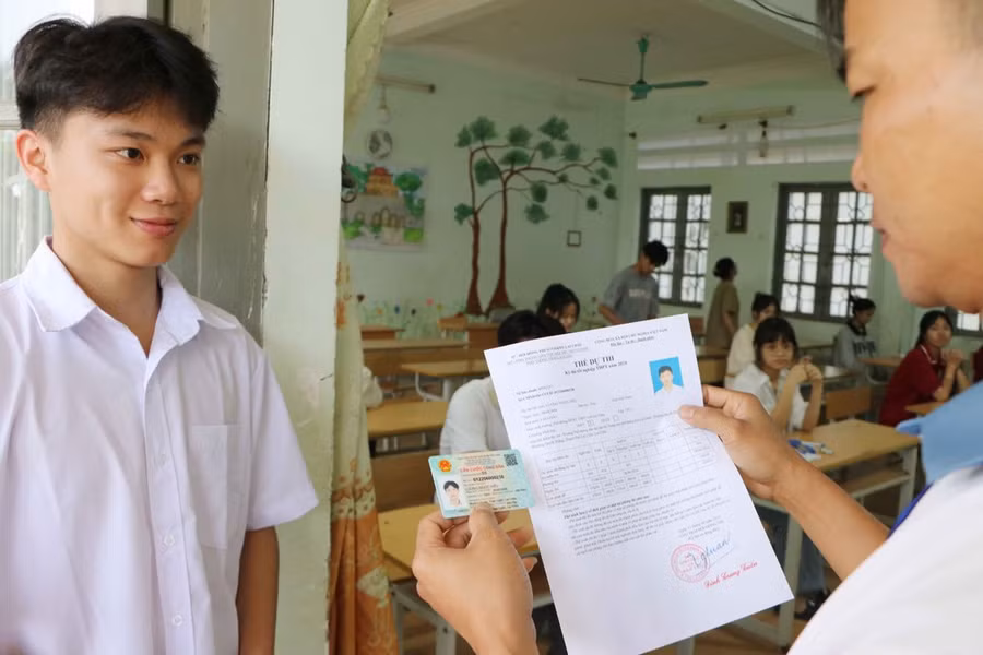 Thí sinh dự Kỳ thi Tốt nghiệp trung học phổ thông. (Ảnh: TTXVN)