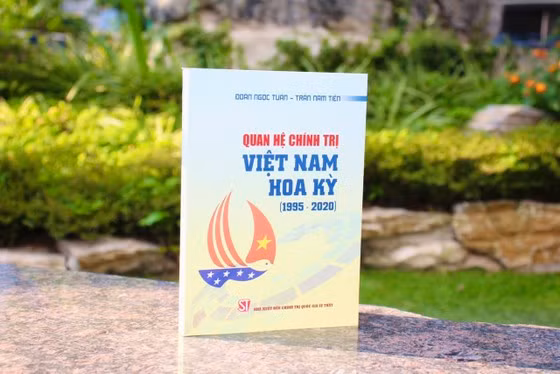 Cuốn sách Quan hệ chính trị Việt Nam - Hoa Kỳ (1995-2020) vốn là luận án tiến sĩ của TS Đoàn Ngọc Tuấn, được PGS- TS Trần Nam Tiến hiệu đính và chỉnh sửa bản thảo.