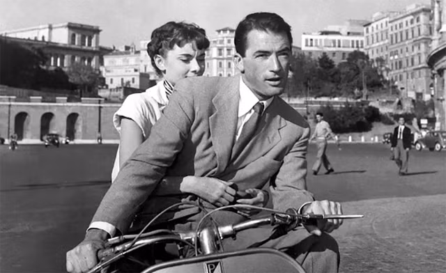 Audrey Hepburn và Gregory Peck là cặp đôi lãng mạn trong phim. ẢNH: VARIETY Audrey Hepburn và Gregory Peck là cặp đôi lãng mạn trong phim. ẢNH: VARIETY