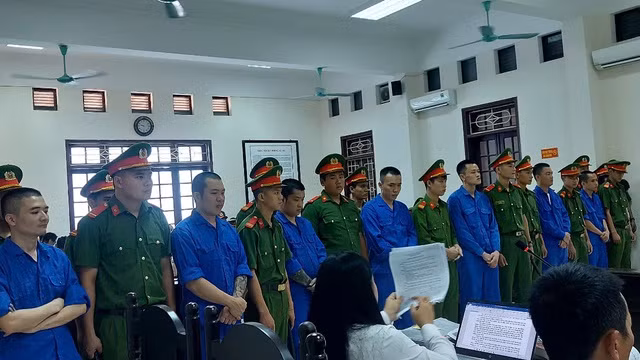 Các bị cáo hầu tòa. Các bị cáo hầu tòa.