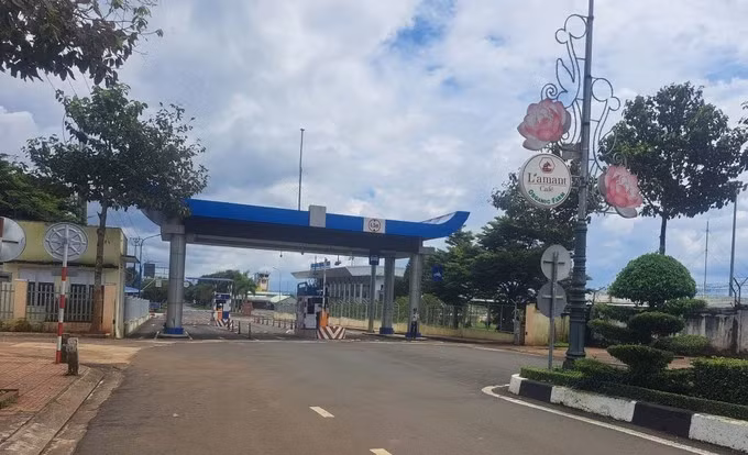 Đường vào Sân bay Pleiku.
