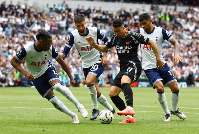 Gabriel Martinelli có cơ hội ghi bàn tốt nhất nhưng bỏ lỡ đáng tiếc.