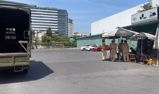 Công an khám xét Trung tâm Đăng kiểm 50-05V Công an khám xét Trung tâm Đăng kiểm 50-05V