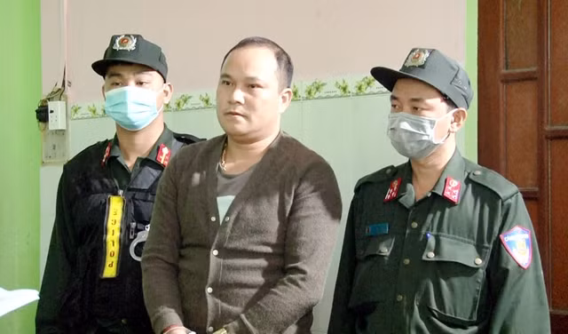 Thạch bị bắt về hành vi "cố ý gây thương tích" vào năm 2020