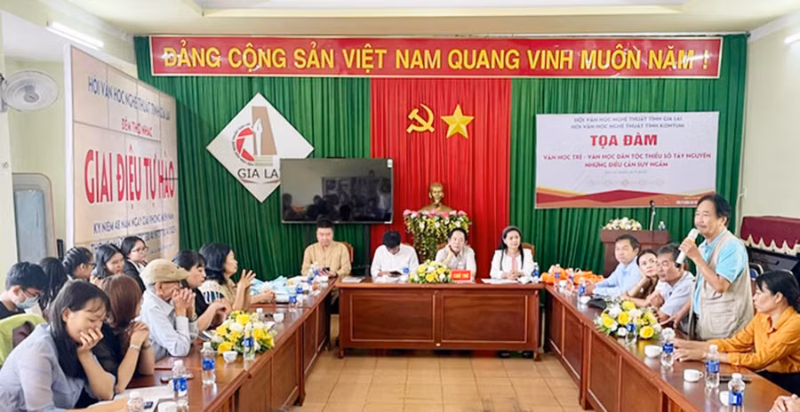 Quang cảnh buổi tọa đàm về văn học trẻ-văn học dân tộc thiểu số vào sáng 23-7. Ảnh: Lam Nguyên