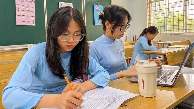 Một giờ tự học của các em học sinh lớp 11 trường THPT Chuyên Lê Quý Đôn (quận Sơn Trà, TP Đà Nẵng). Ảnh: XUÂN QUỲNH