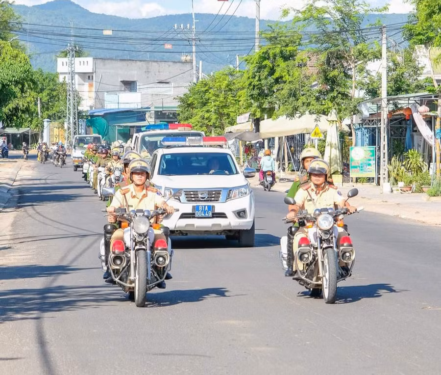 Công an huyện Krông Pa thường xuyên tổ chức tuần tra, kiểm soát để đảm bảo an ninh trật tự. Ảnh: R.H