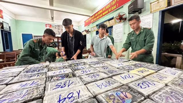 Lô ma túy gần 300kg dạt vào bờ biển Quảng Ngãi. Ảnh: V.T