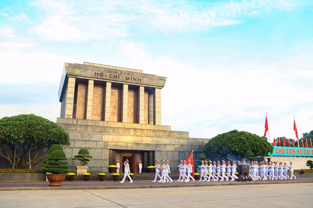 Lăng Chủ tịch Hồ Chí Minh là nơi gìn giữ thi hài Chủ tịch Hồ Chí Minh. Lăng chính thức khởi công ngày 2-9-1973, khánh thành ngày 29-8-1975