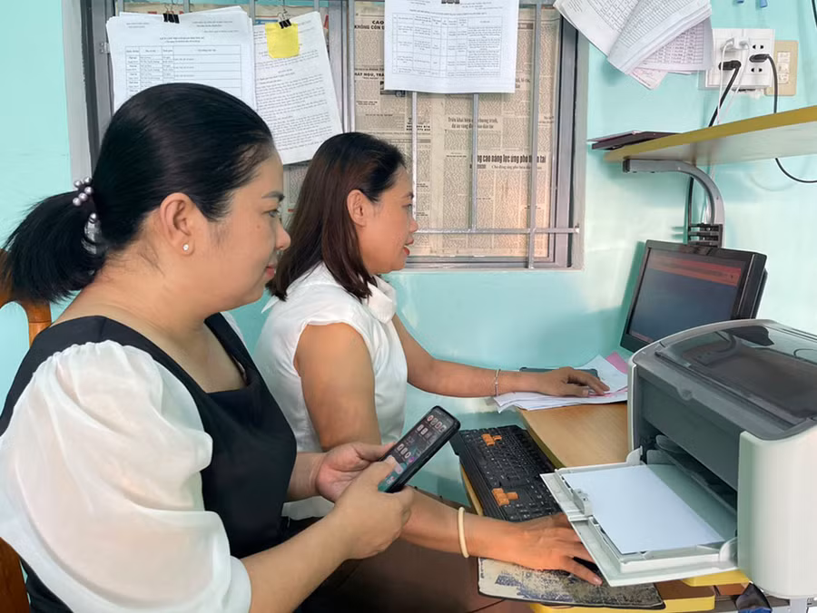 Hội LHPN phường Hòa Bình sử dụng các nền tảng mạng xã hội để triển khai công việc cũng như kết nối hội viên. Ảnh: Vũ Chi