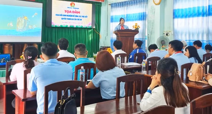 Quang cảnh buổi trao đổi kinh nghiệm giữa Hội đồng Đội tỉnh Gia Lai và Hội đồng Đội tỉnh Bình Định. Ảnh: Khắc Long