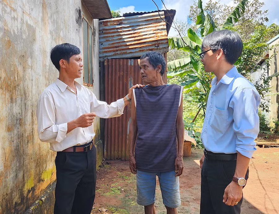 Thông qua công tác truyền thông, hộ nghèo, cận nghèo trên địa bàn huyện Ia Grai đã cơ bản nắm được các thông tin, chính sách về giảm nghèo bền vững. Ảnh: Mộc Trà