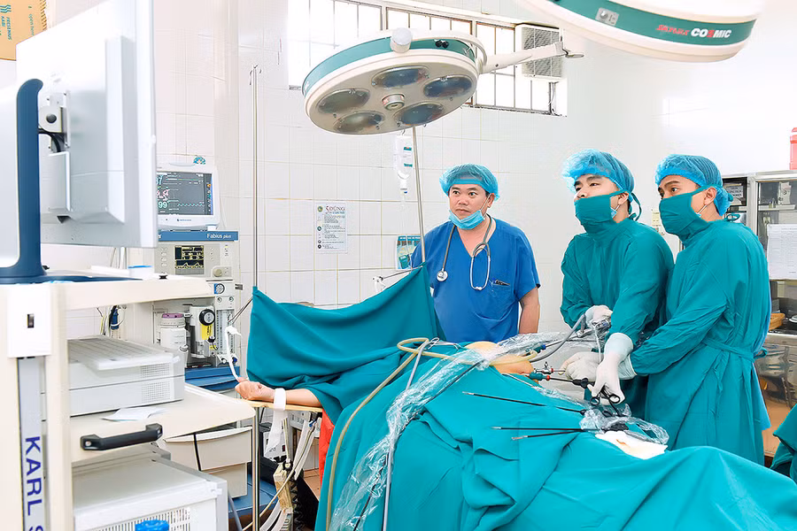 Nguồn nhân lực y tế đảm bảo chuyên môn, y đức góp phần nâng cao chất lượng khám-chữa bệnh cho người dân. Ảnh: Như Nguyện