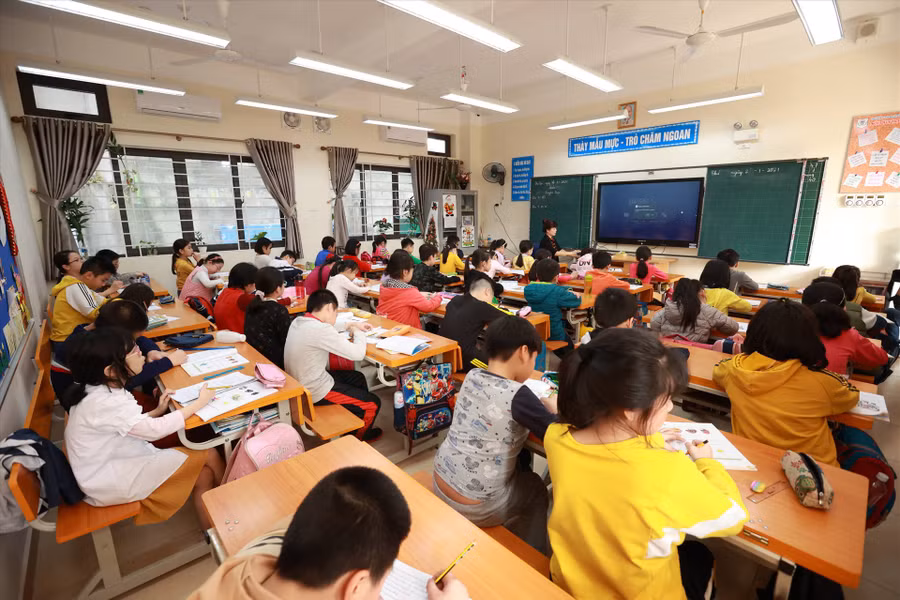 Giáo viên hiện phải đối mặt với nhiều áp lực. Ảnh minh hoạ: Hải Nguyễn Giáo viên hiện phải đối mặt với nhiều áp lực. Ảnh minh hoạ: Hải Nguyễn