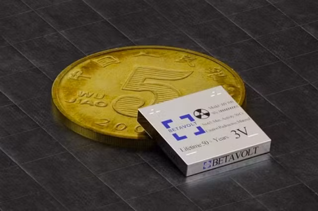 Pin hạt nhân do Betavolt phát triển có thể sử dụng cho điện thoại 50 năm mà không cần sạc. Ảnh: Betavolt