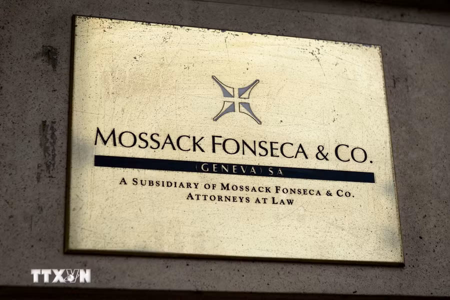 Biểu tượng công ty luật Mossack Fonseca tại văn phòng ở Geneva, Thụy Sĩ. (Ảnh: AFP/TTXVN) Biểu tượng công ty luật Mossack Fonseca tại văn phòng ở Geneva, Thụy Sĩ. (Ảnh: AFP/TTXVN)