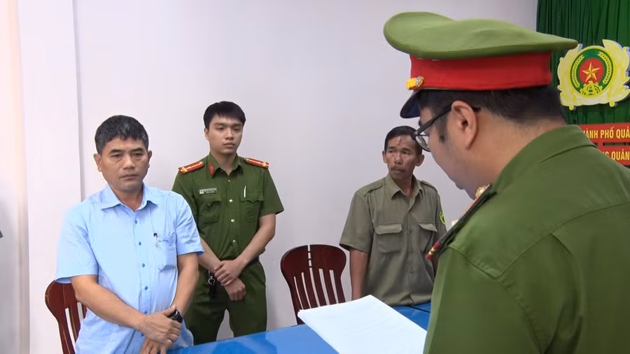 Công an đọc quyết định khởi tố, tạm giam Nguyễn Phạm Trọng Nghĩa.
