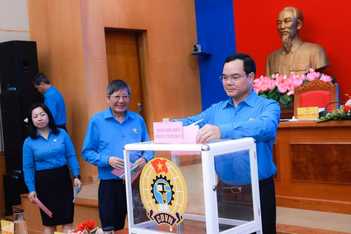 Lãnh đạo Tổng LĐLĐ Việt Nam bỏ phiếu giới thiệu nhân sự quy hoạch Ban Chấp hành Trung ương Đảng khóa XIV
