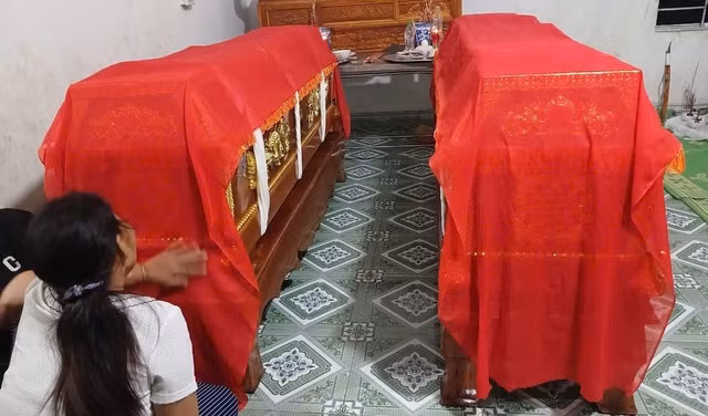 Gia đình làm lễ cho 2 em nhỏ xấu số