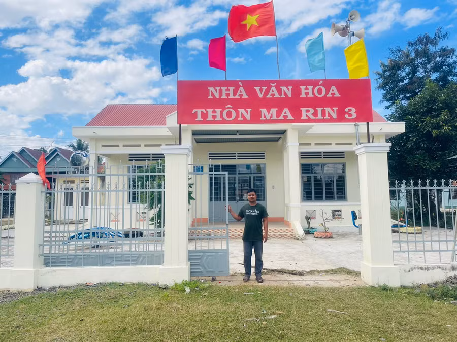 Nhà văn hóa thôn Ma Rin 3 được đầu tư sửa chữa khang trang. Ảnh: V.C