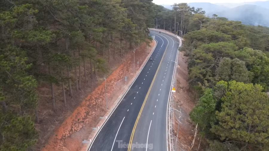 Sau 11 tháng thi công, UBND tỉnh Lâm Đồng có văn bản đồng ý gia hạn thời gian hoàn thành dự án mở rộng tuyến đường đèo Prenn tới tháng 6/2024. Bên cạnh đó, tuyến đường đèo Prenn được thông xe theo kế hoạch trước Tết Nguyên đán 2024. Sau 11 tháng thi công, UBND tỉnh Lâm Đồng có văn bản đồng ý gia hạn thời gian hoàn thành dự án mở rộng tuyến đường đèo Prenn tới tháng 6/2024. Bên cạnh đó, tuyến đường đèo Prenn được thông xe theo kế hoạch trước Tết Nguyên đán 2024.