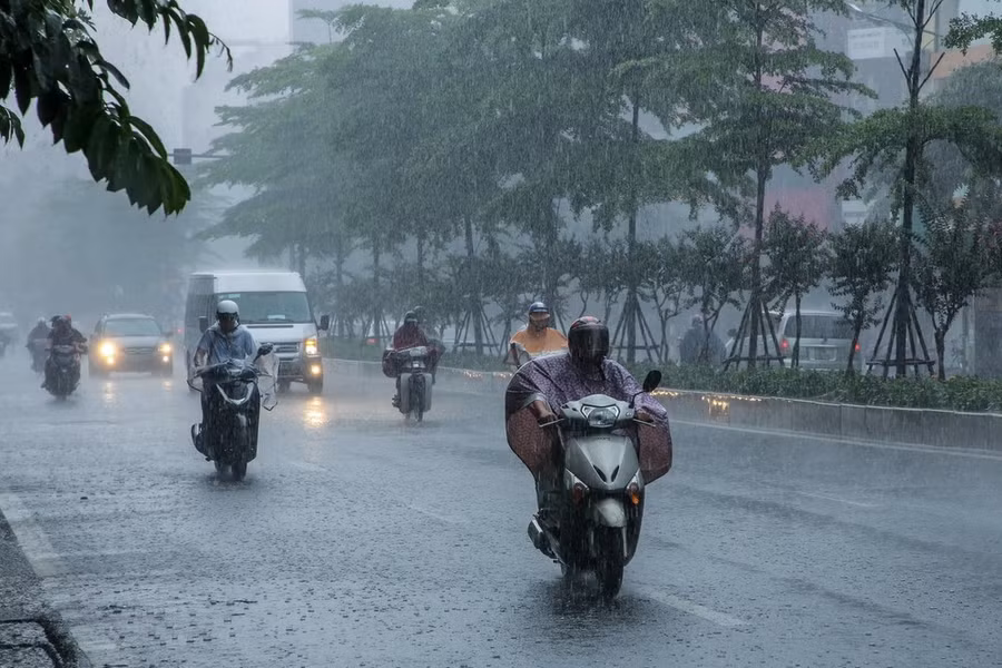 Mưa dông. (Ảnh: Minh Sơn/Vietnam+) Mưa dông. (Ảnh: Minh Sơn/Vietnam+)