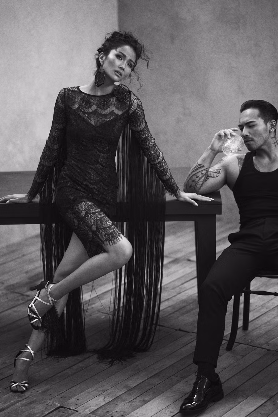 H'Hen Niê tái hiện lại hình ảnh một cô gái khi trải qua nhiều cung bậc khác nhau, từ khi còn độc thân đến lúc bước vào một mối quan hệ tình cảm rồi nếm trải những dằn vặt sau chia tay. Ảnh: Milor Trần