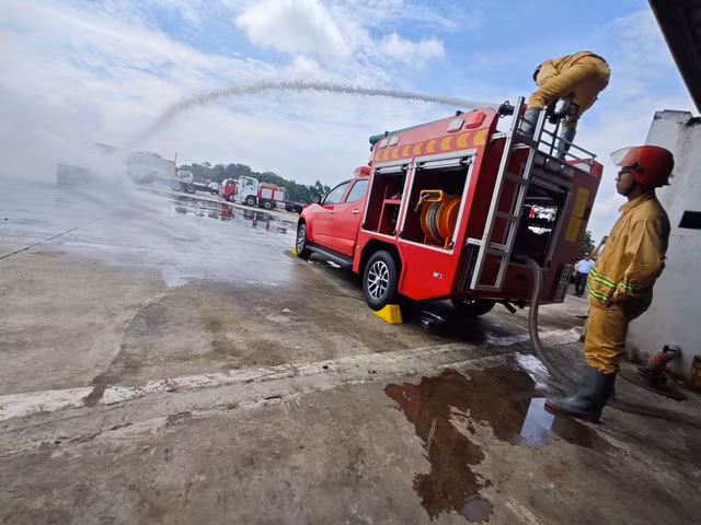 Xe chữa cháy mini SANDEUR S-100 Xe chữa cháy mini SANDEUR S-100